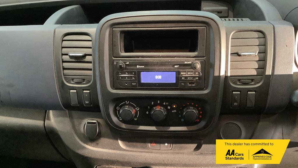 Used Vauxhall Vivaro 2017 for sale - 77640931: Photo 9