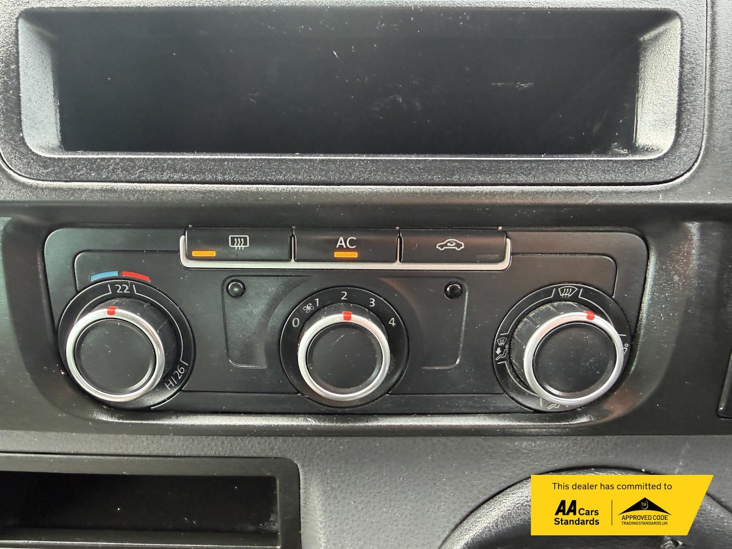 Used Volkswagen Transporter 2010 for sale - 77220474: Photo 27