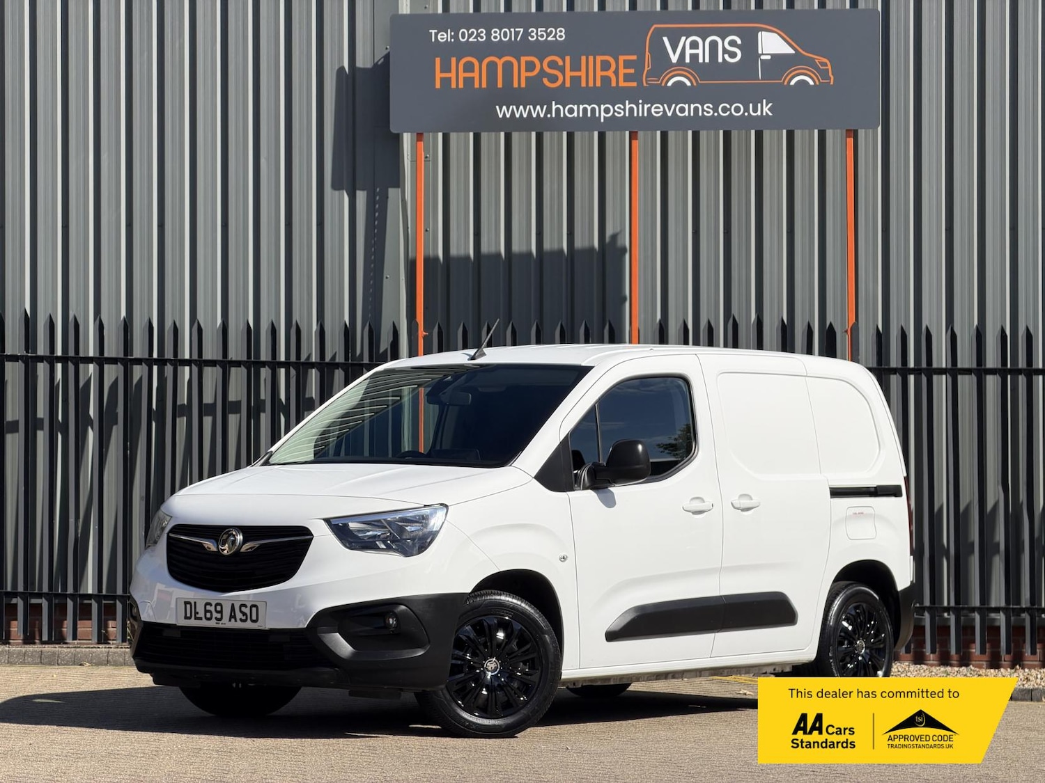 Used Vauxhall Combo 2019 for sale - 76038263: Photo 2