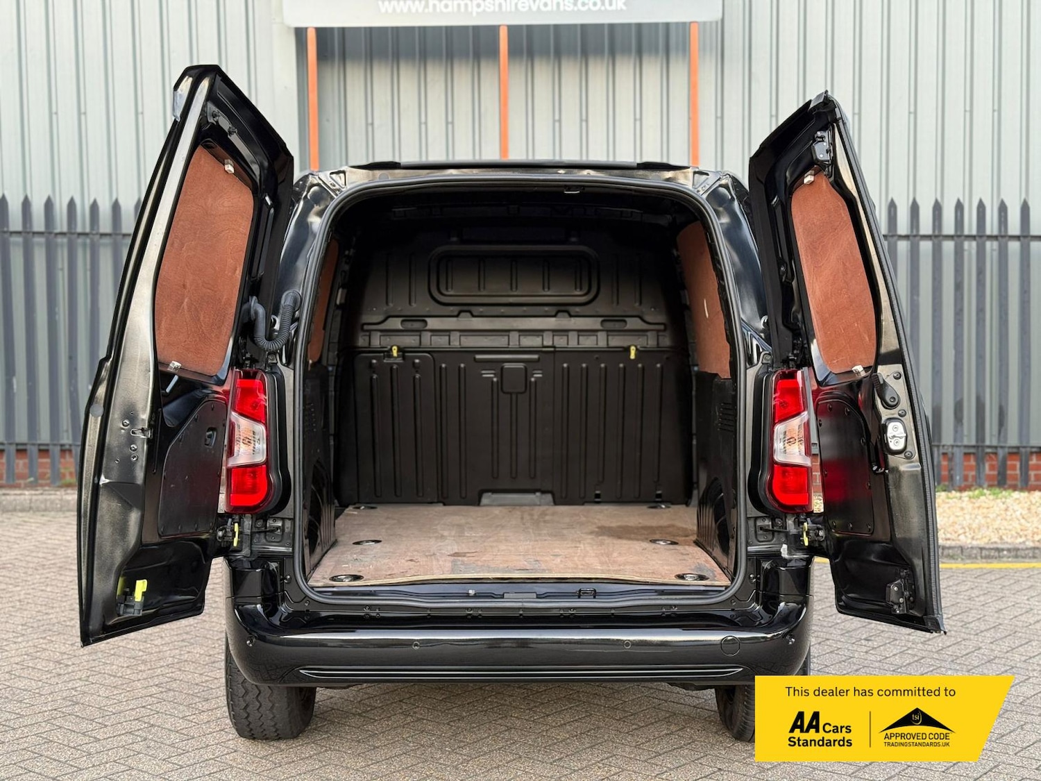 Used Vauxhall Combo Electric 2023 for sale - 75914684: Photo 18