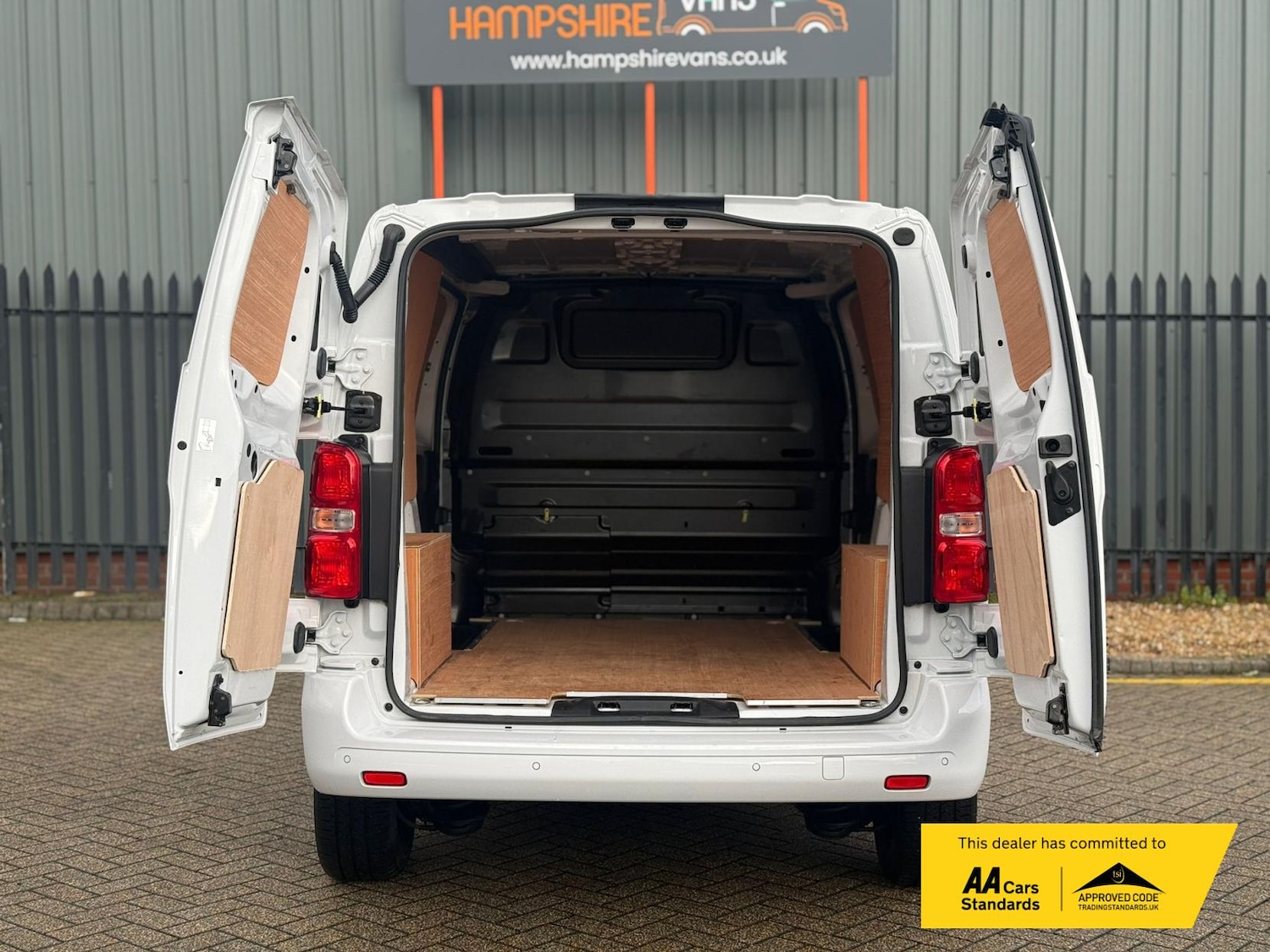 Used Peugeot Expert 2023 for sale - 77483074: Photo 37