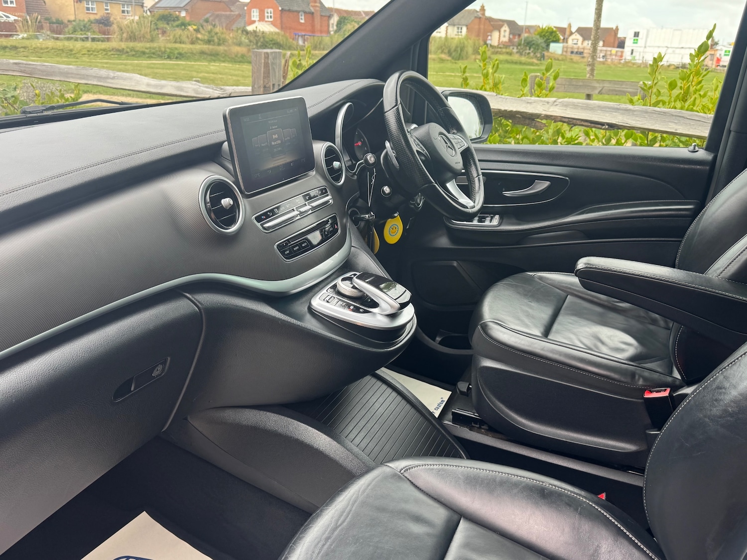 Used Mercedes-Benz V-Class 2018 for sale - 76918739: Photo 17