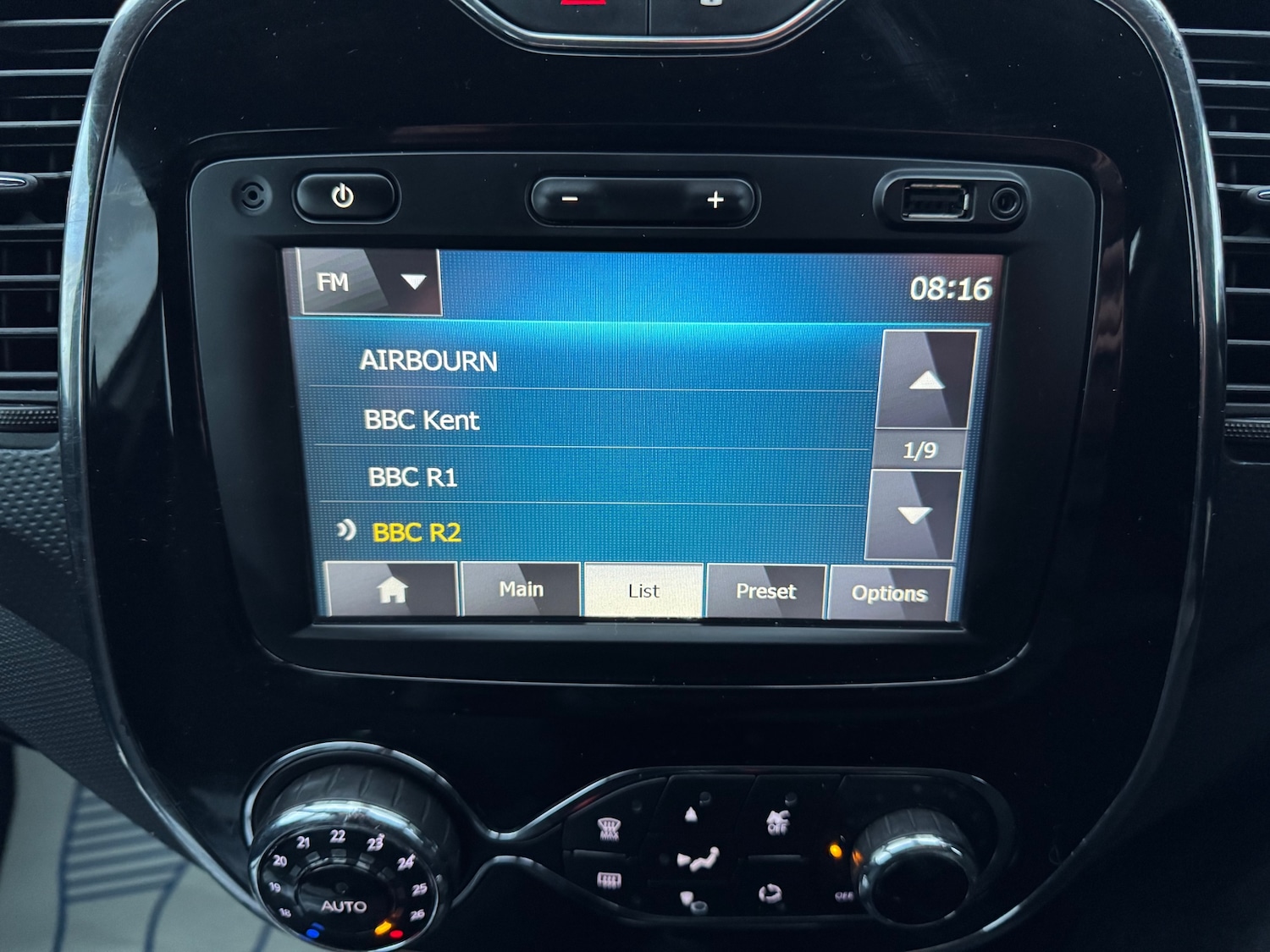 Used Renault Captur 2015 for sale - 77145190: Photo 32