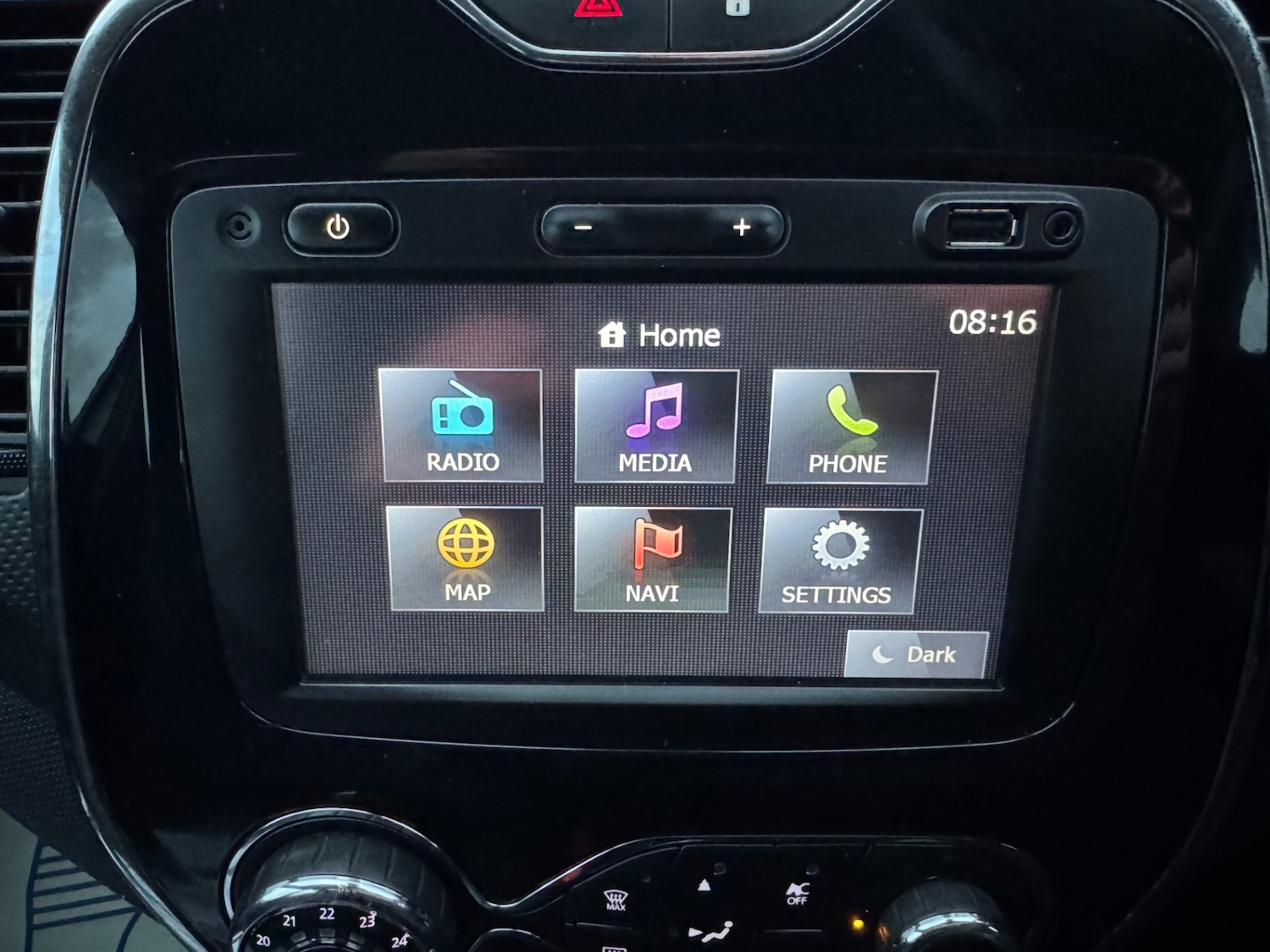 Used Renault Captur 2015 for sale - 77145190: Photo 35