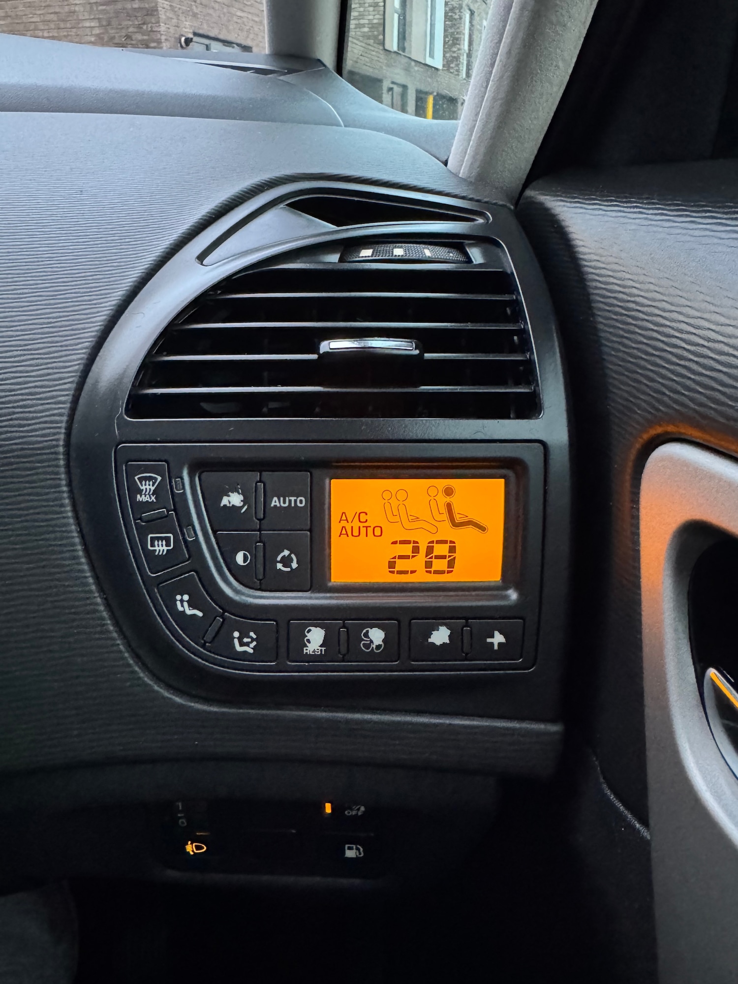 Used Citroen Grand C4 Picasso 2011 for sale - 77613685: Photo 18