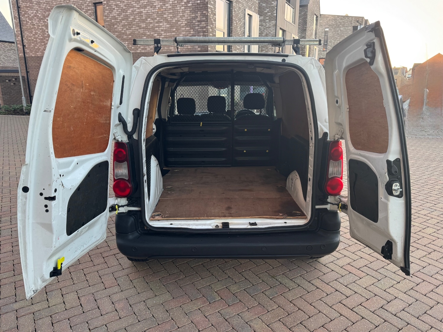 Used Peugeot Partner 2017 for sale - 76895648: Photo 7