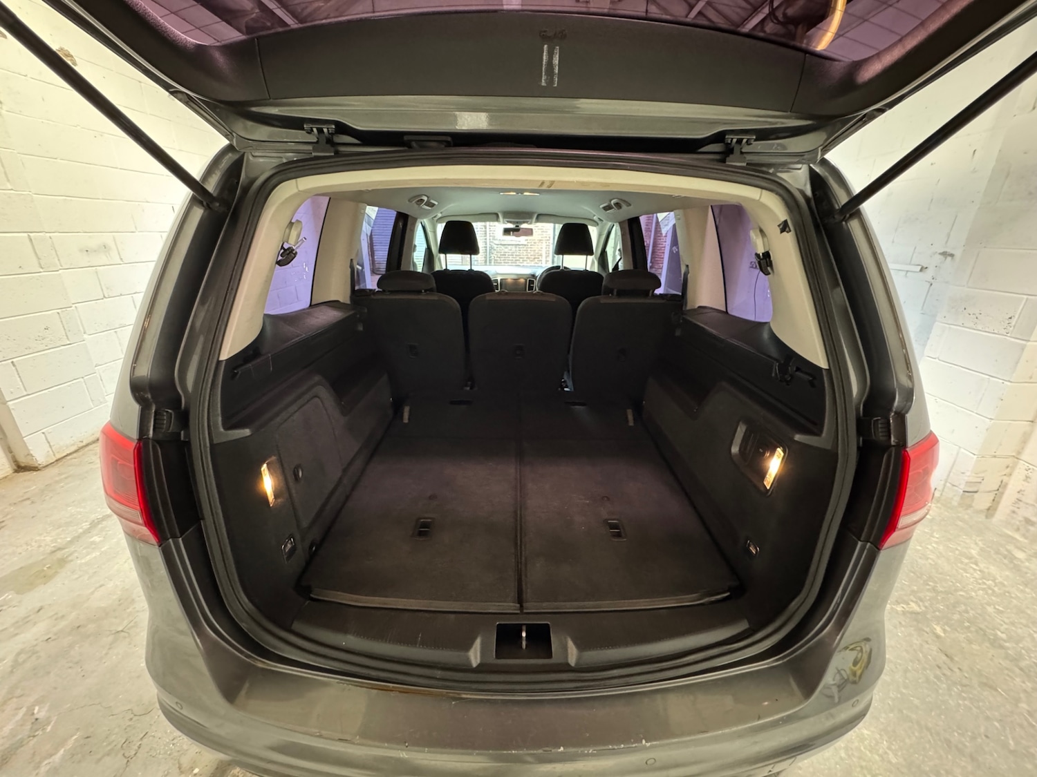 Used Volkswagen Sharan 2011 for sale - 77662678: Photo 15