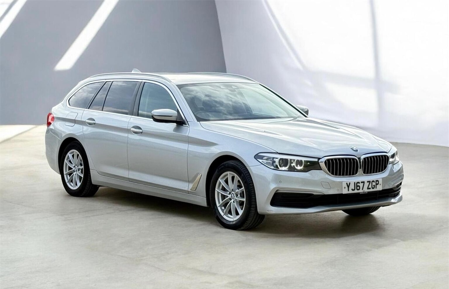 Used BMW 5 Series 2017 for sale - 77688998: Photo 1