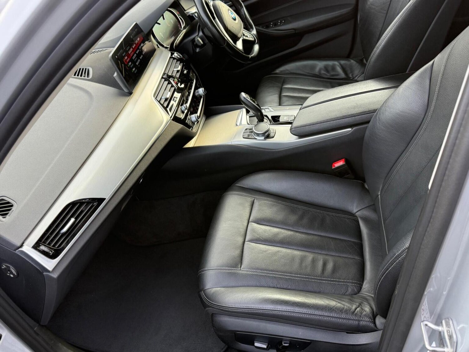 Used BMW 5 Series 2017 for sale - 77688998: Photo 11