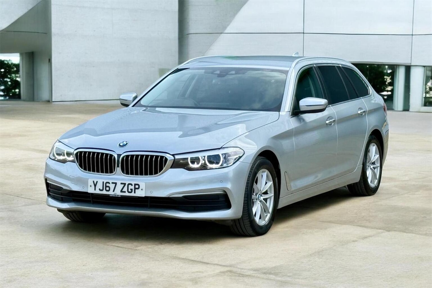 Used BMW 5 Series 2017 for sale - 77688998: Photo 2