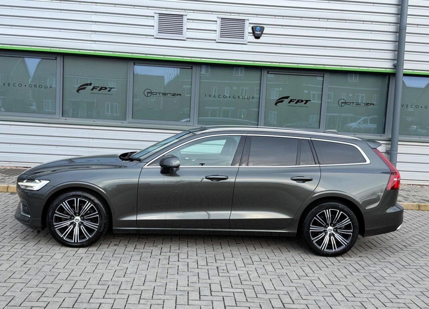 Used Volvo V60 2021 for sale - 77688989: Photo 40