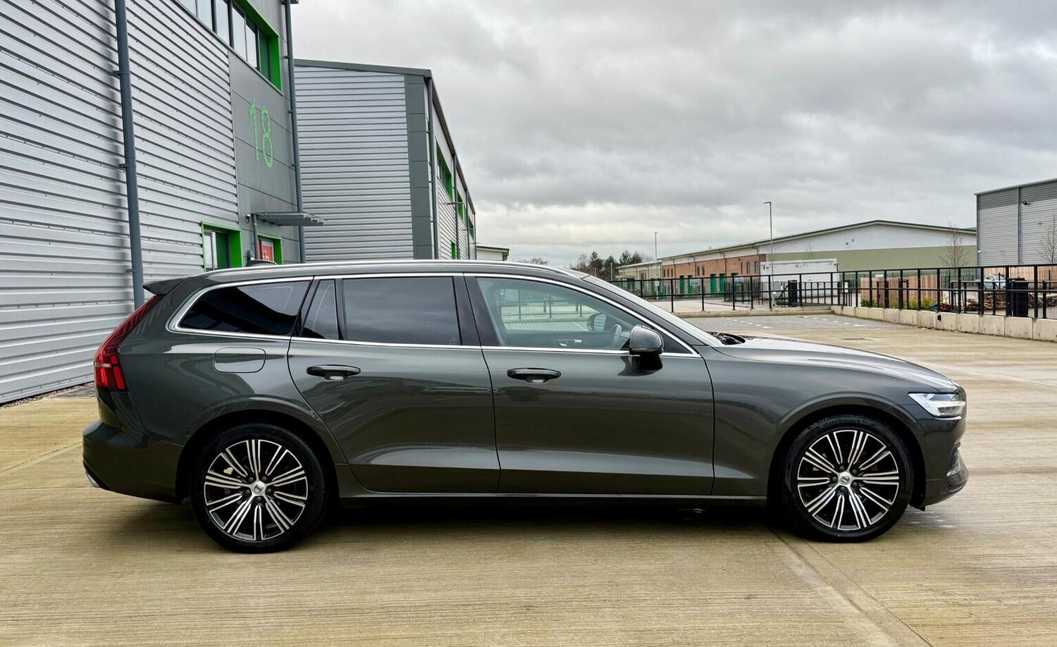 Used Volvo V60 2021 for sale - 77688989: Photo 62