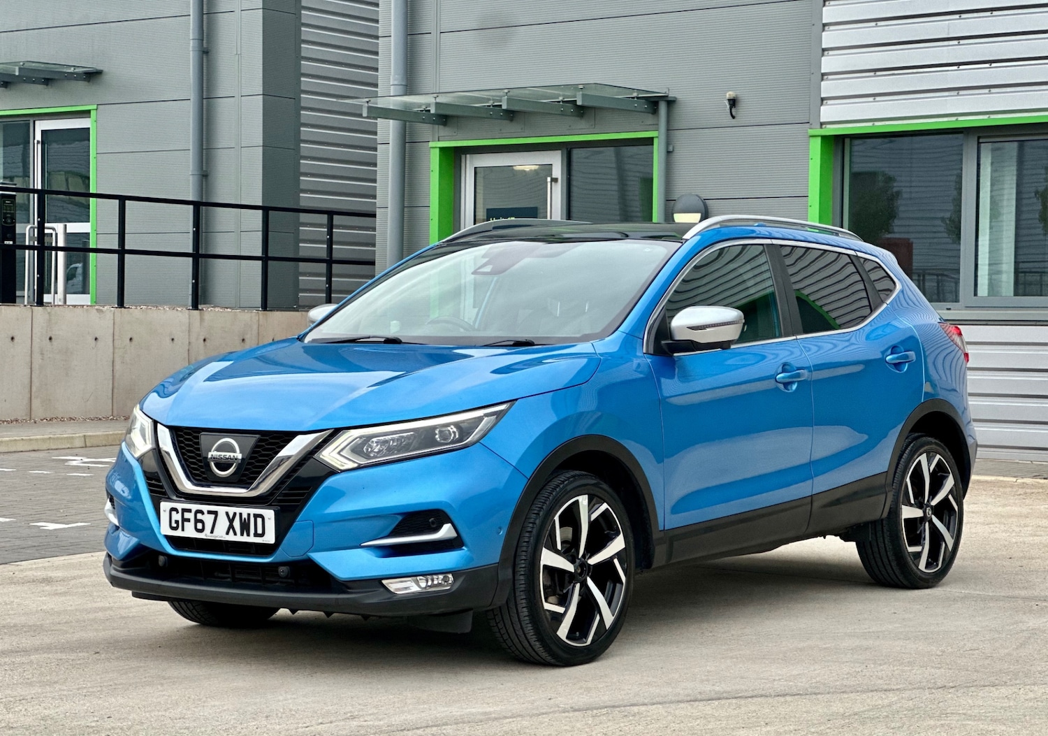 Used Nissan Qashqai 2017 for sale - 76149859: Photo 2