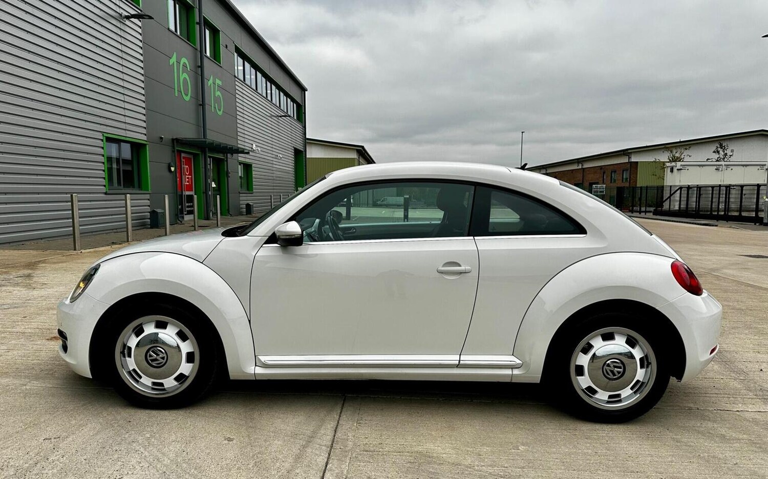 Used Volkswagen Beetle 2012 for sale - 77688977: Photo 30