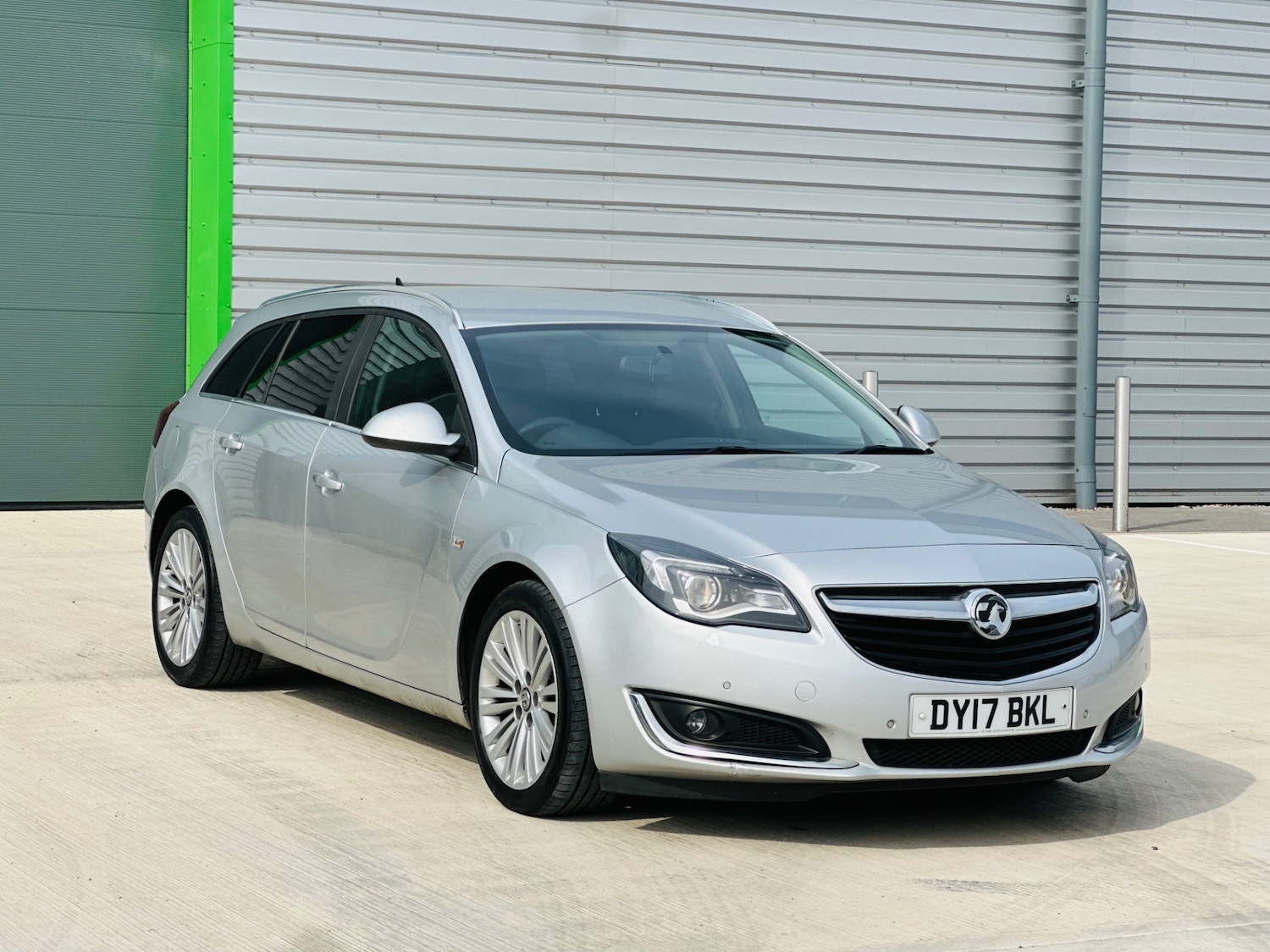 Used Vauxhall Insignia 2017 for sale - 76352113: Photo 3