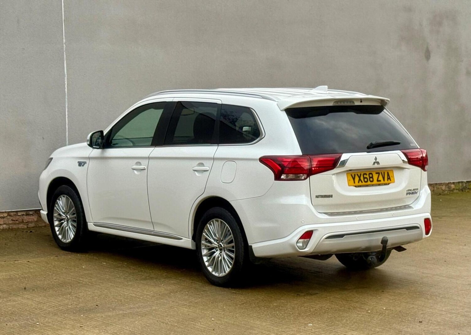 Used Mitsubishi Outlander 2018 for sale - 77688996: Photo 43