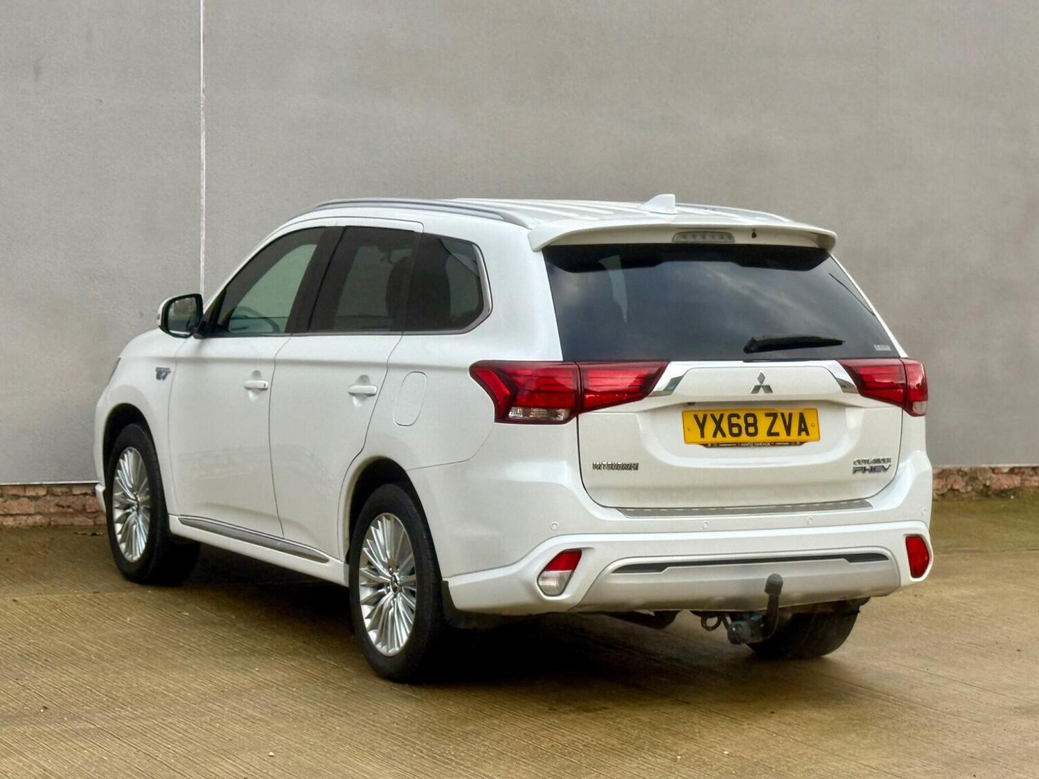 Used Mitsubishi Outlander 2018 for sale - 77688996: Photo 44