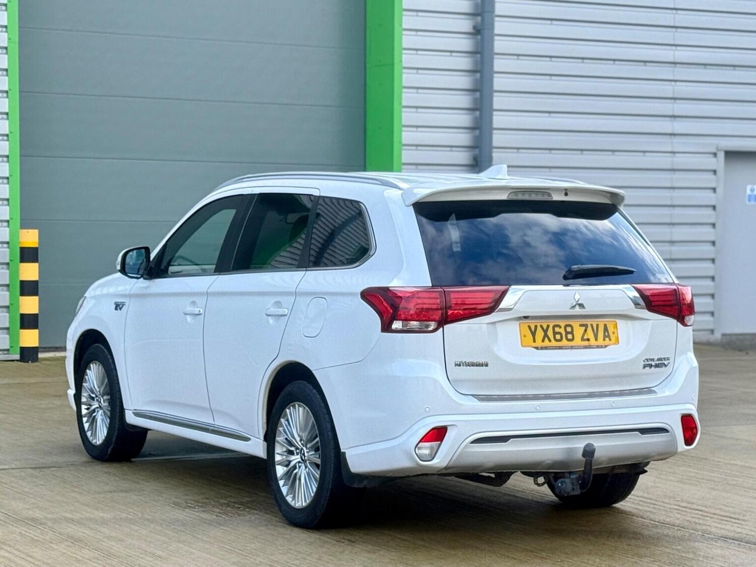 Used Mitsubishi Outlander 2018 for sale - 77688996: Photo 87