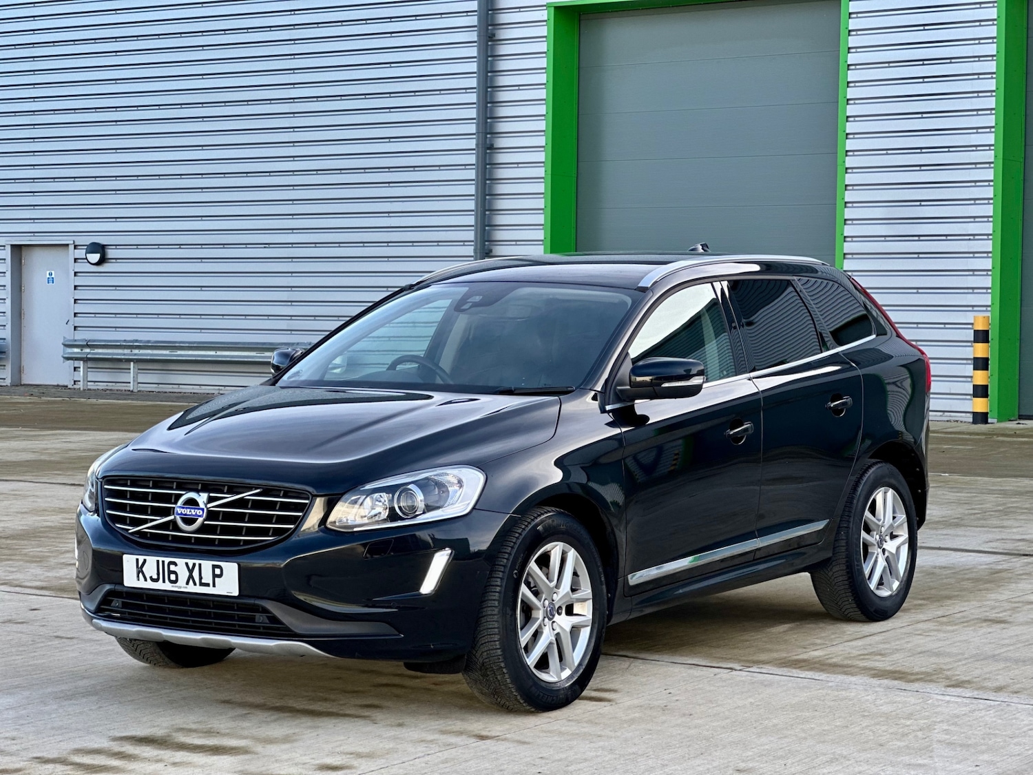 Used Volvo XC60 2016 for sale - 77271912: Photo 100