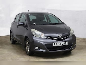 Used Toyota Yaris 2014 for sale - 77813122: Photo