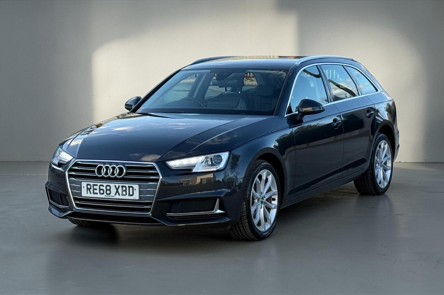 Used Audi A4 2019 for sale - 77896151: Photo 2