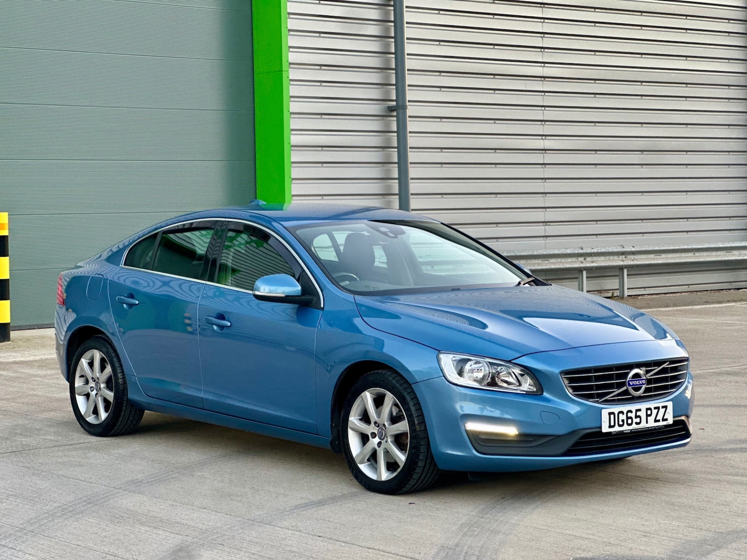 Used Volvo S60 2015 for sale - 76070614: Photo 2