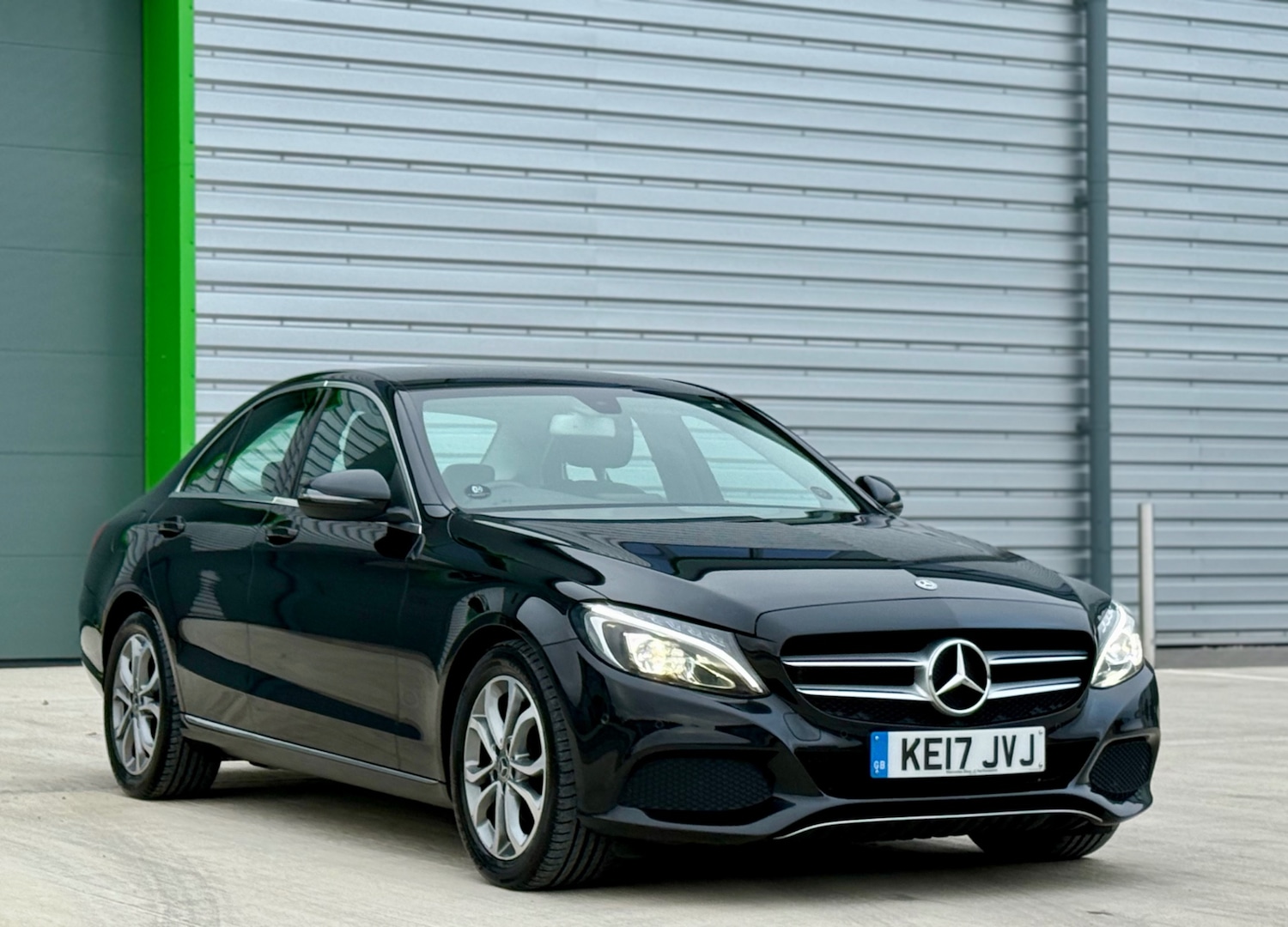 Used Mercedes-Benz C Class 2017 for sale - 76225486: Photo 2