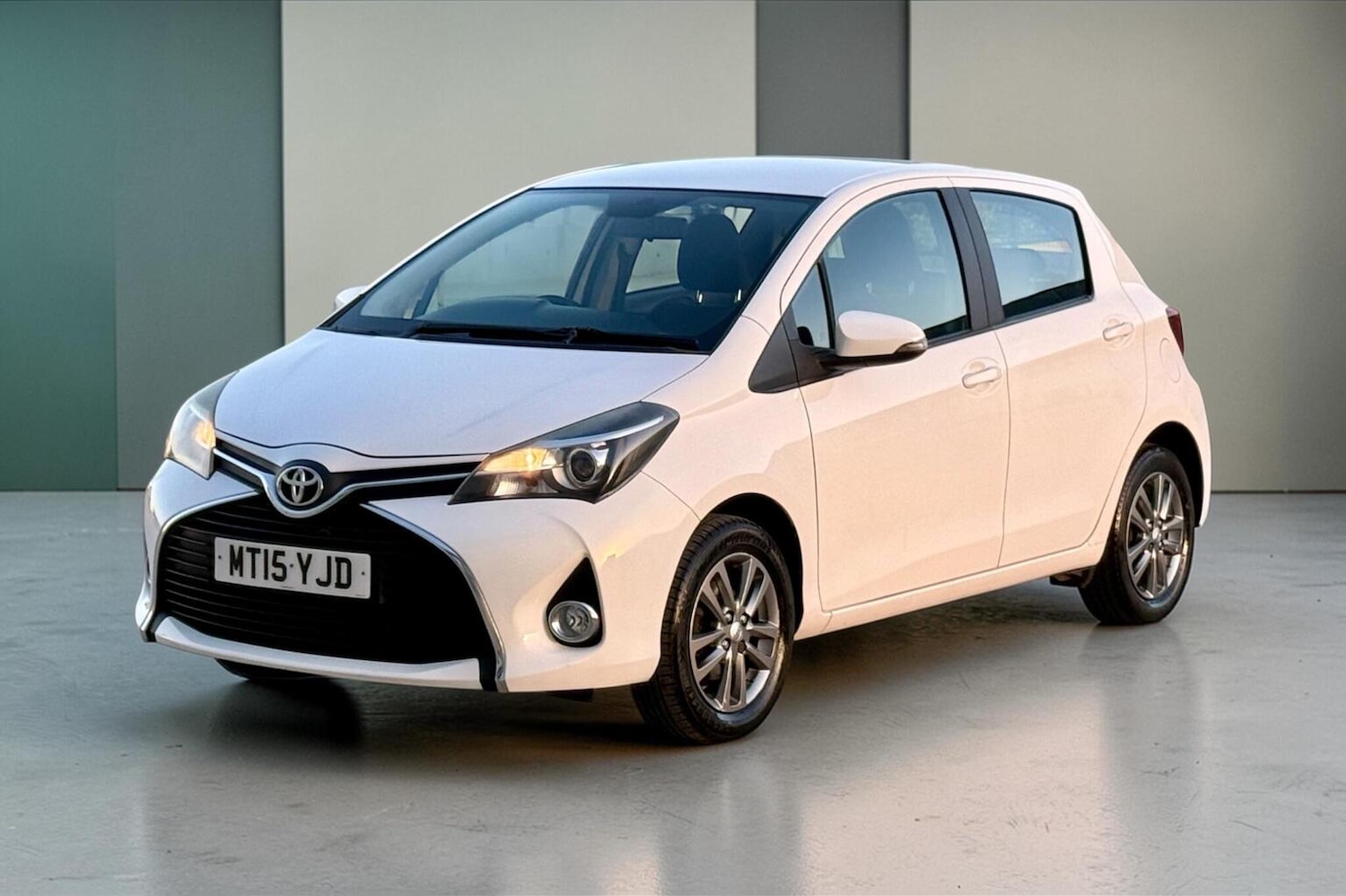 Used Toyota Yaris 2015 for sale - 77931270: Photo 2