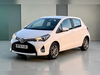 Used Toyota Yaris 2015 for sale - 77931270: Photo