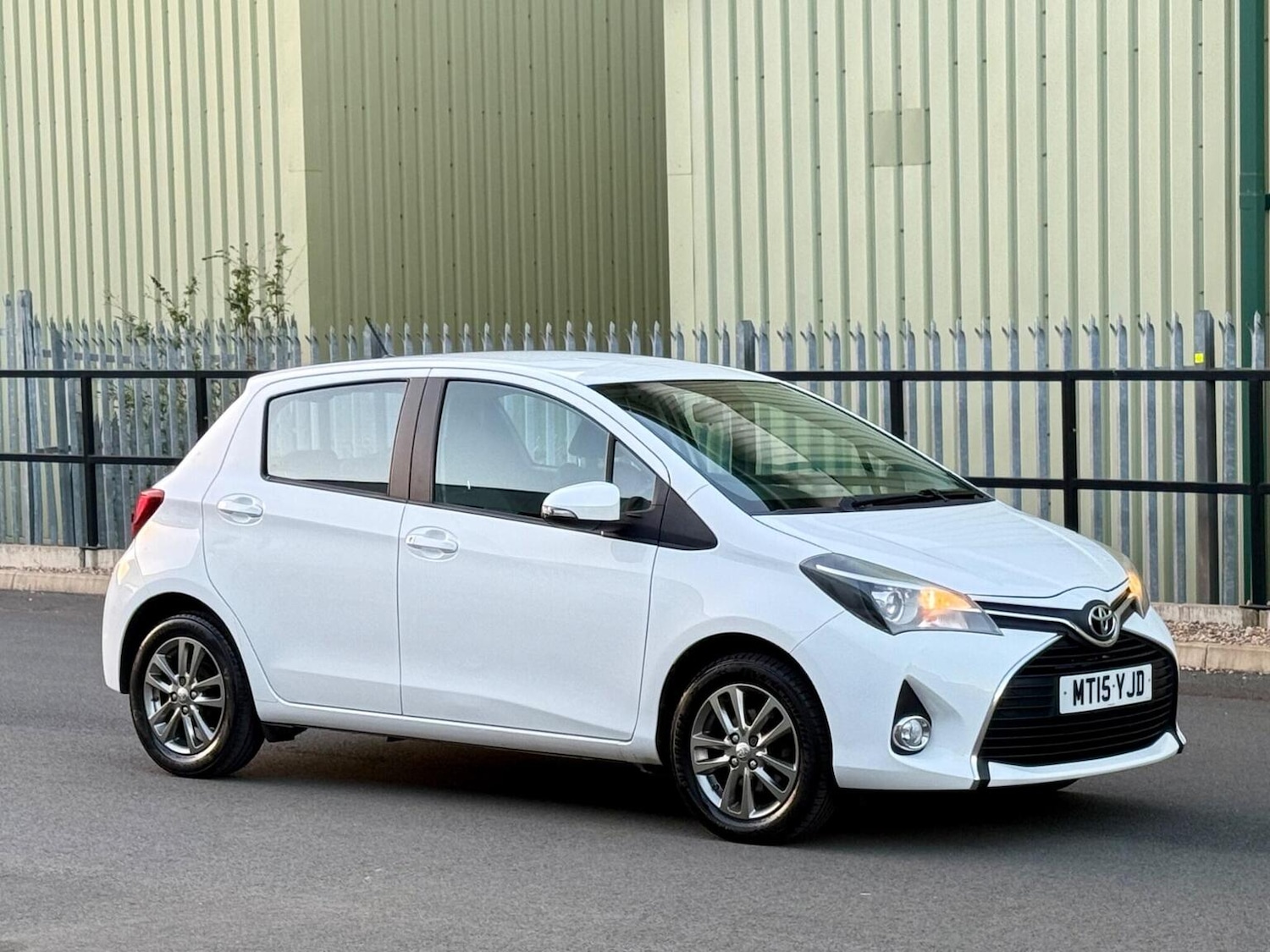 Used Toyota Yaris 2015 for sale - 77931270: Photo 37
