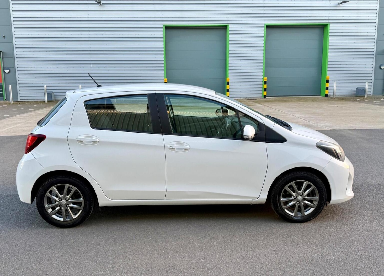 Used Toyota Yaris 2015 for sale - 77931270: Photo 56