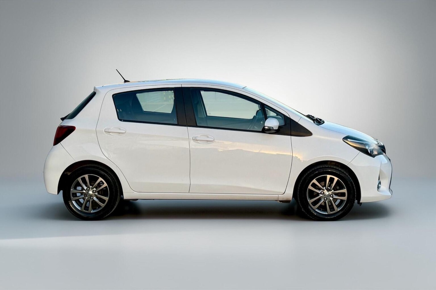 Used Toyota Yaris 2015 for sale - 77931270: Photo 73