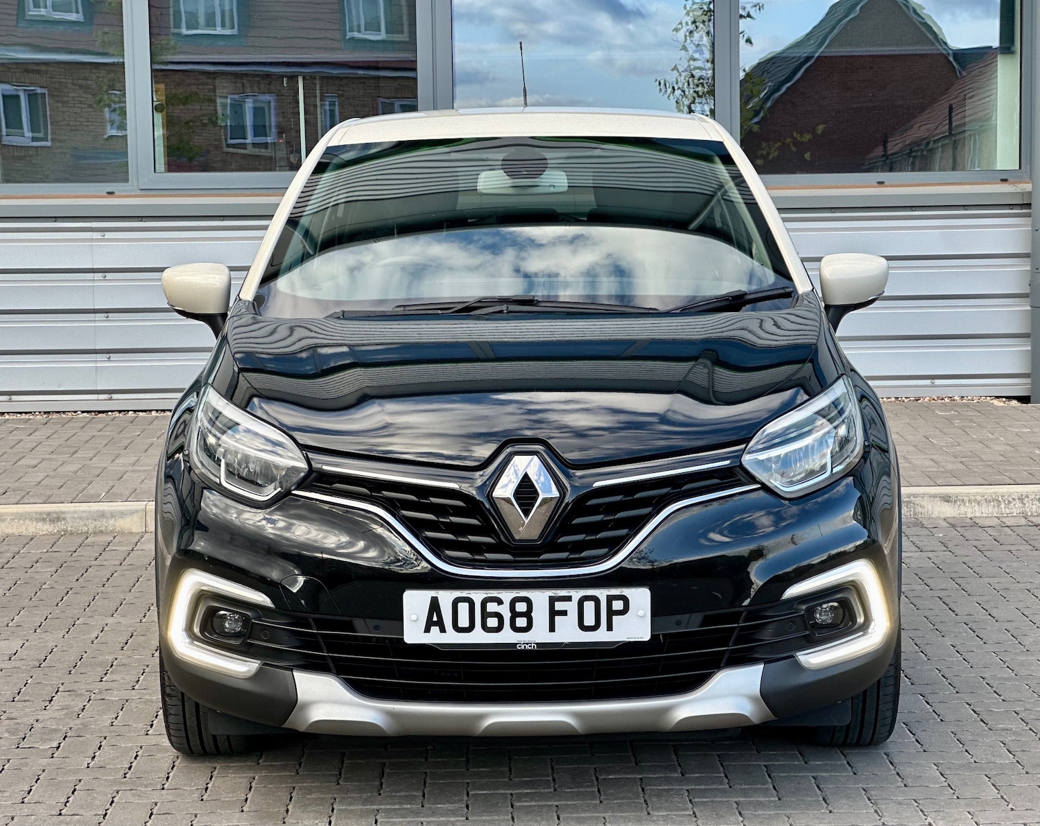 Used Renault Captur 2018 for sale - 76058226: Photo 2