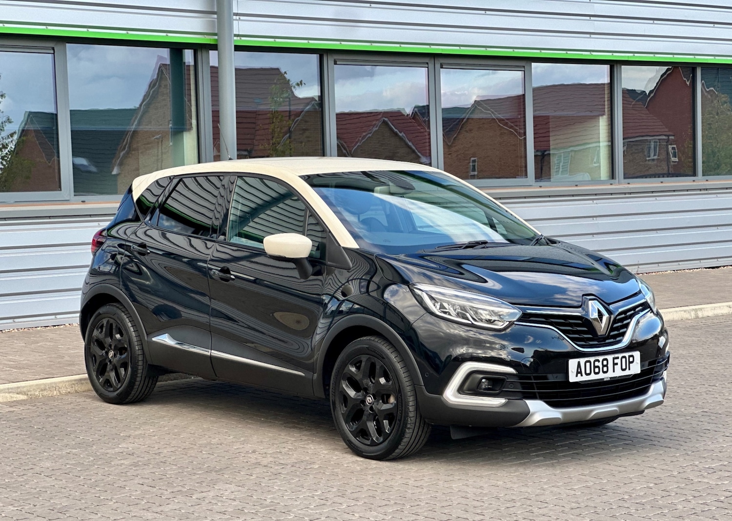 Used Renault Captur 2018 for sale - 76058226: Photo 3