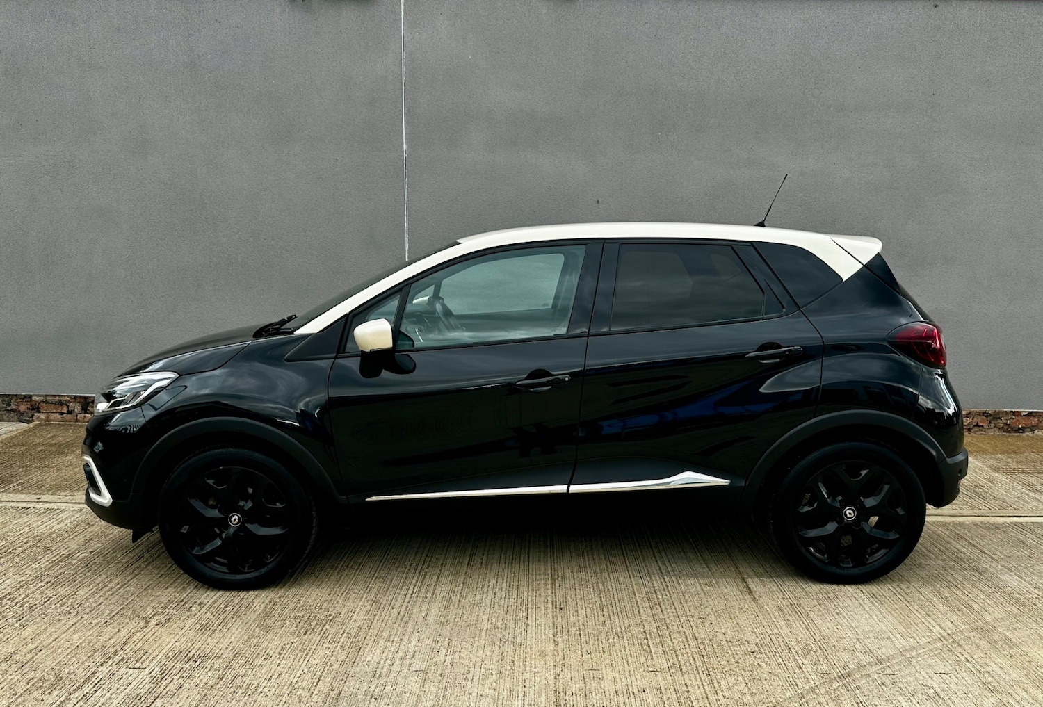 Used Renault Captur 2018 for sale - 76058226: Photo 30