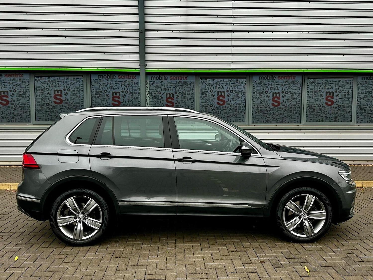 Used Volkswagen Tiguan 2017 for sale - 77689001: Photo 30