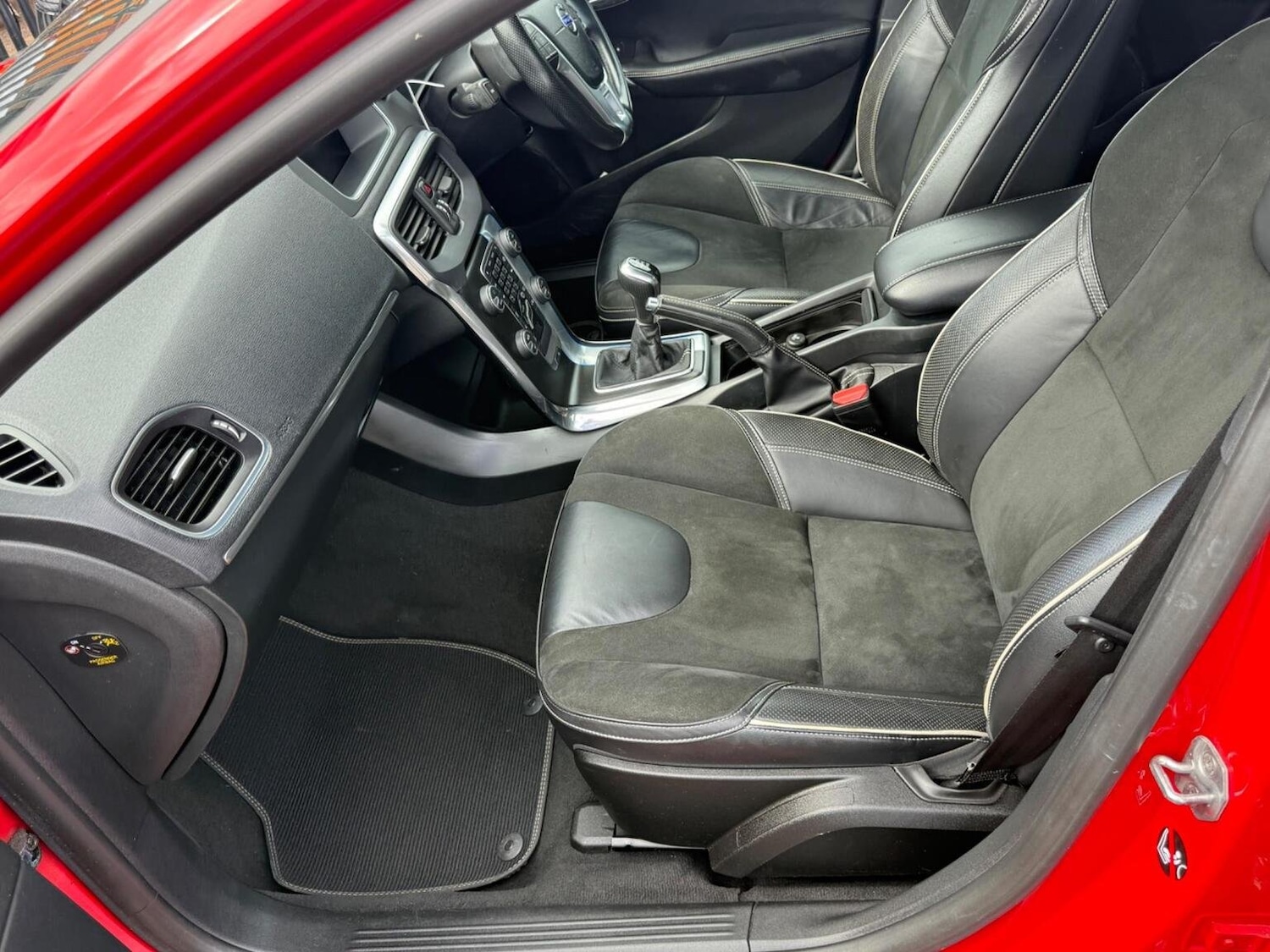 Used Volvo V40 2014 for sale - 77688974: Photo 10