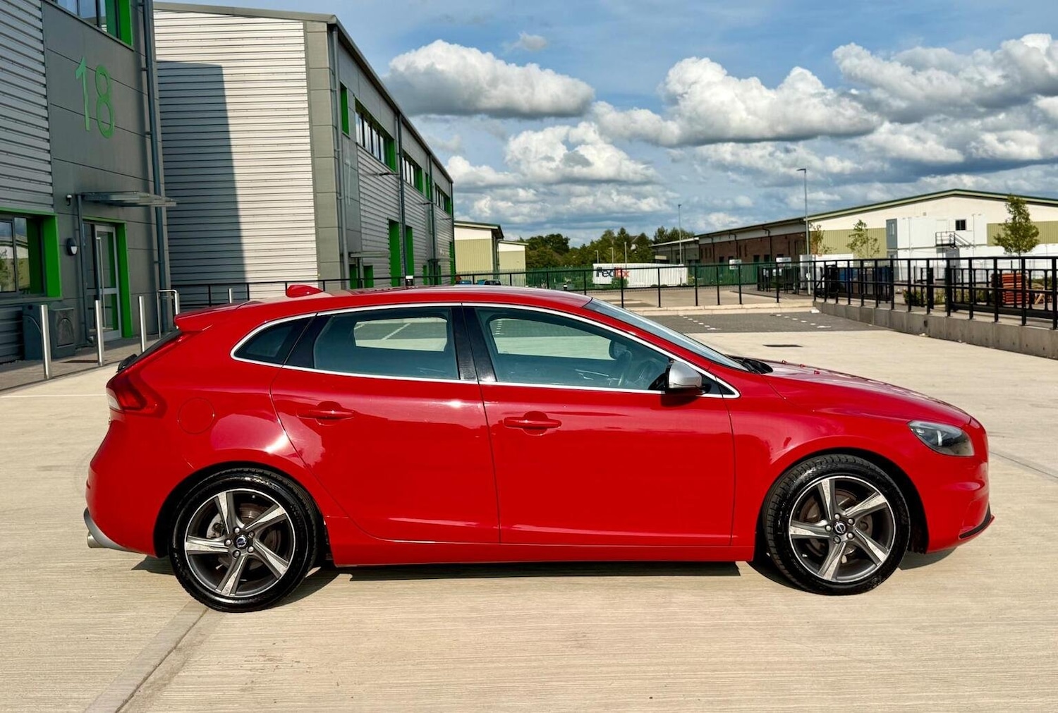 Used Volvo V40 2014 for sale - 77688974: Photo 16