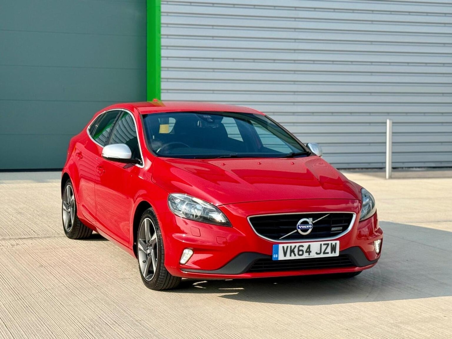 Used Volvo V40 2014 for sale - 77688974: Photo 2