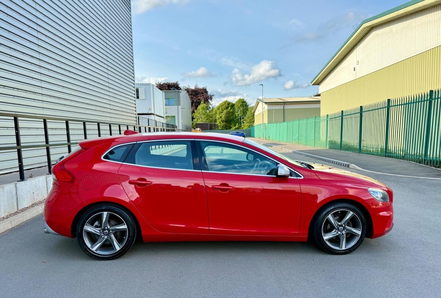 Used Volvo V40 2014 for sale - 77688974: Photo 32
