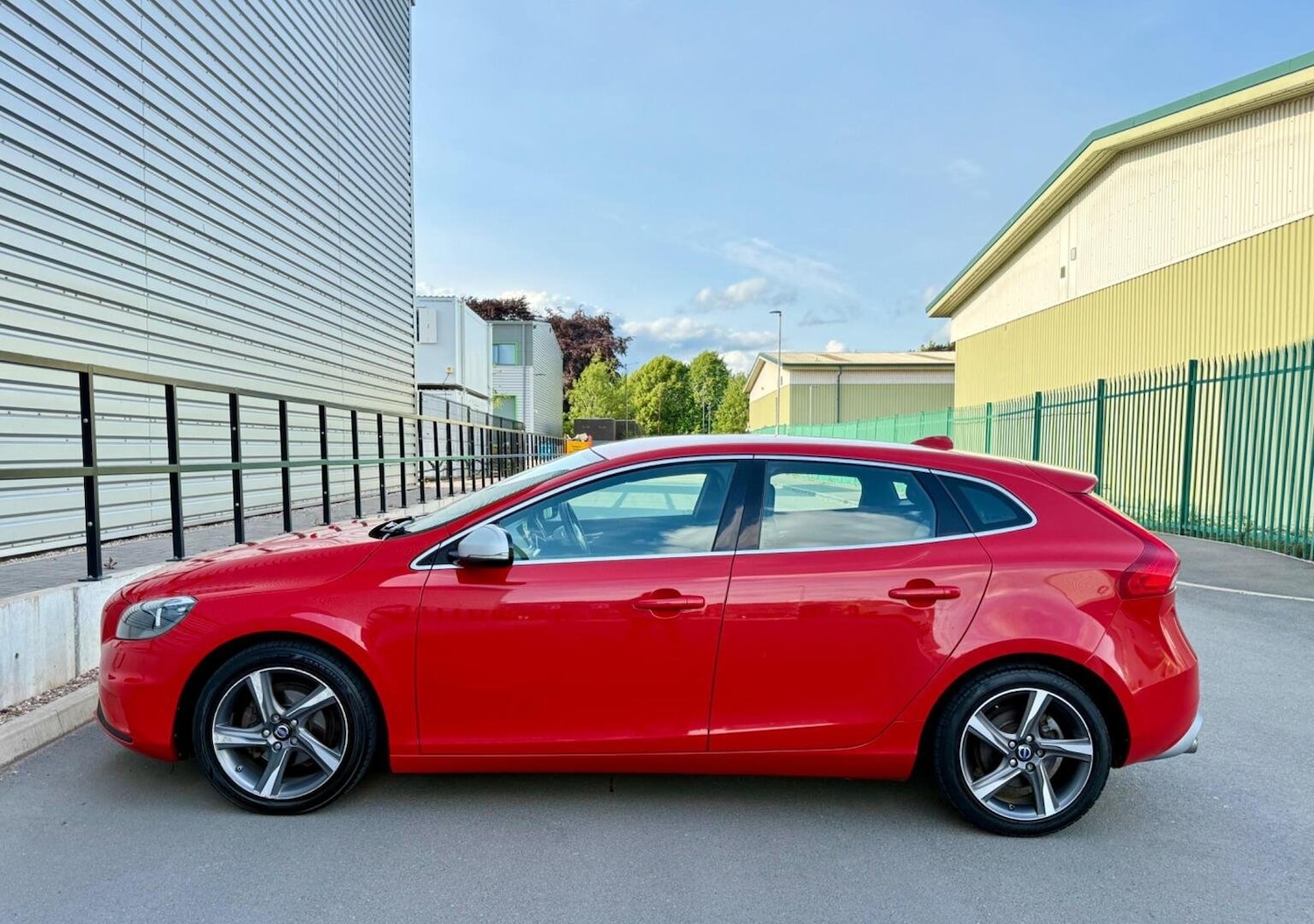 Used Volvo V40 2014 for sale - 77688974: Photo 44