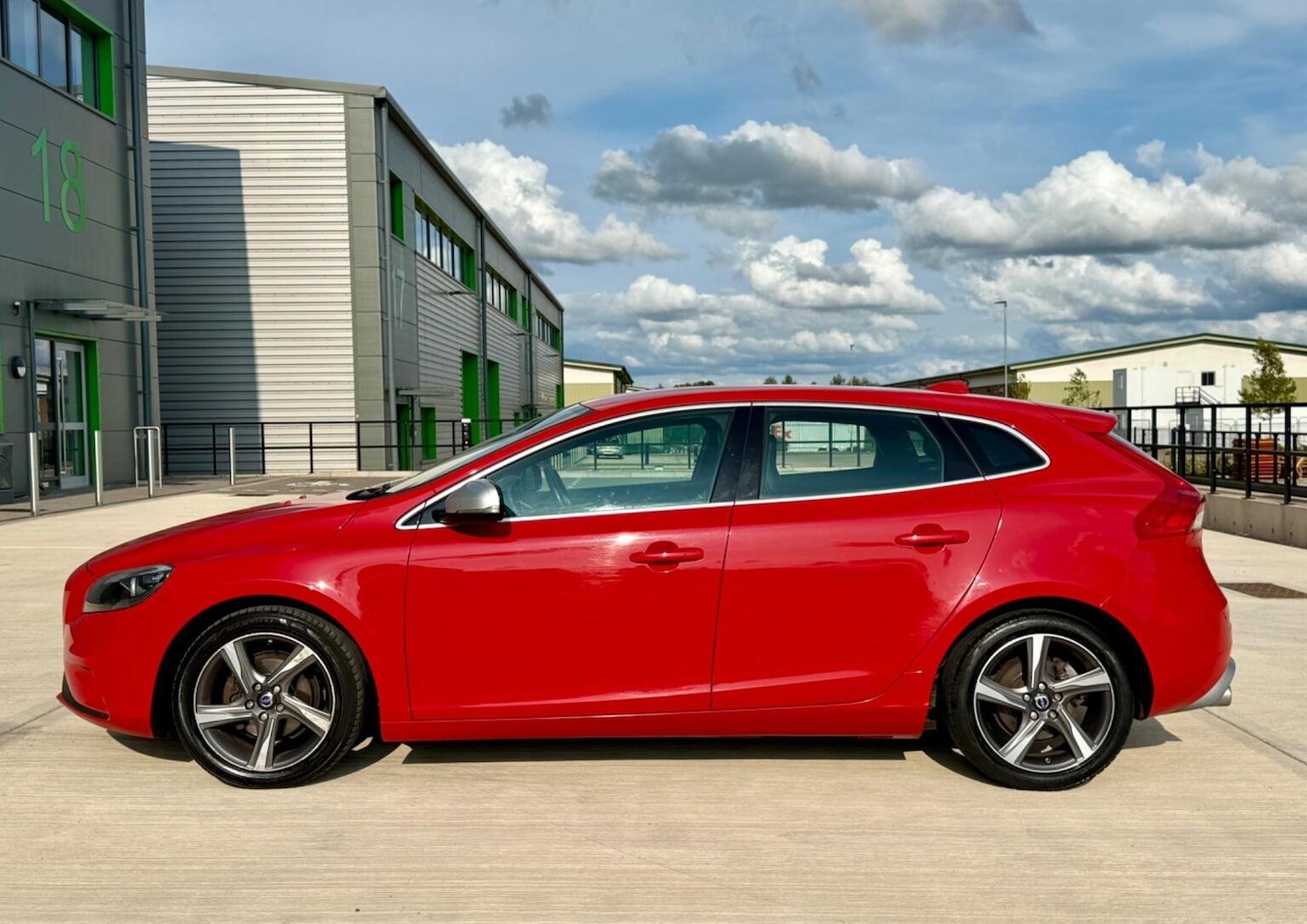Used Volvo V40 2014 for sale - 77688974: Photo 7