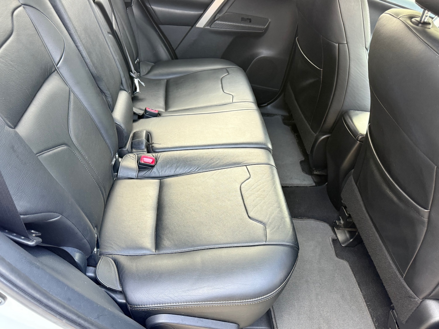 Used Toyota RAV4 2015 for sale - 76334858: Photo 11