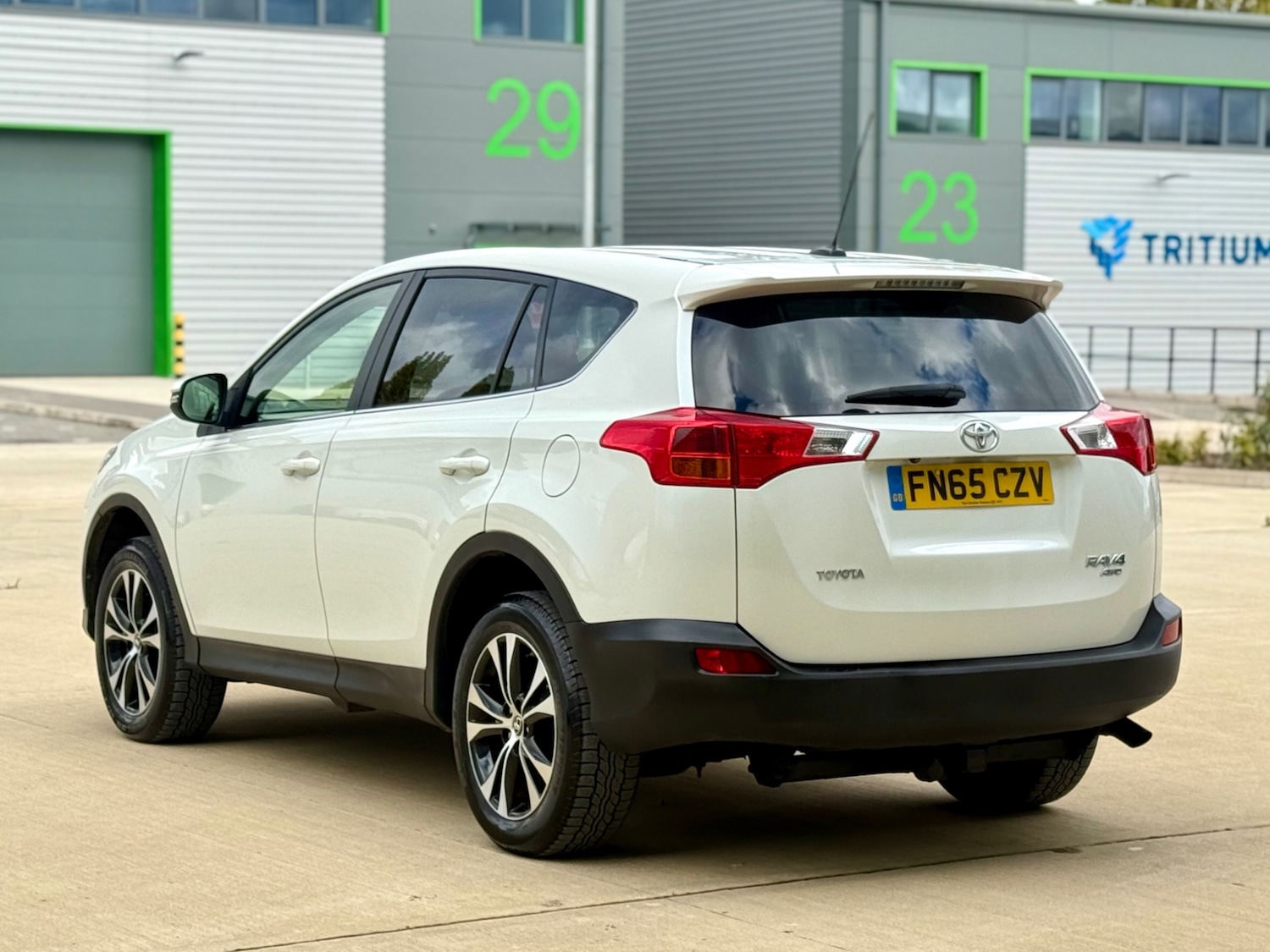 Used Toyota RAV4 2015 for sale - 76334858: Photo 23