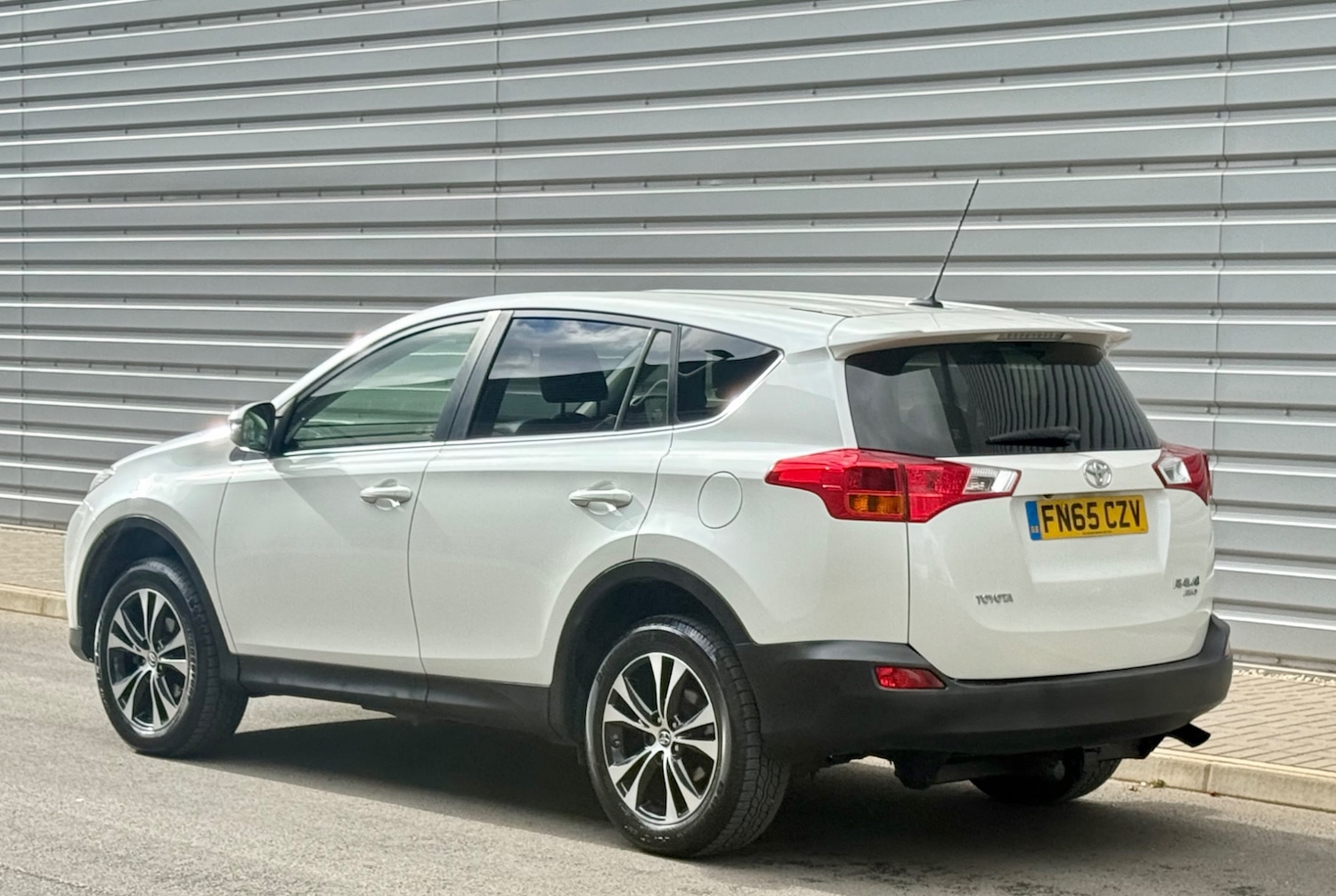 Used Toyota RAV4 2015 for sale - 76334858: Photo 25