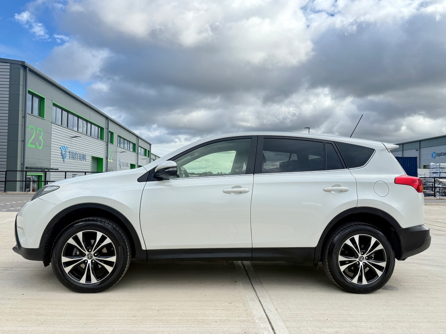Used Toyota RAV4 2015 for sale - 76334858: Photo 42