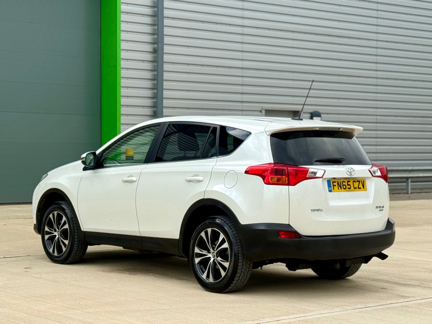 Used Toyota RAV4 2015 for sale - 76334858: Photo 5