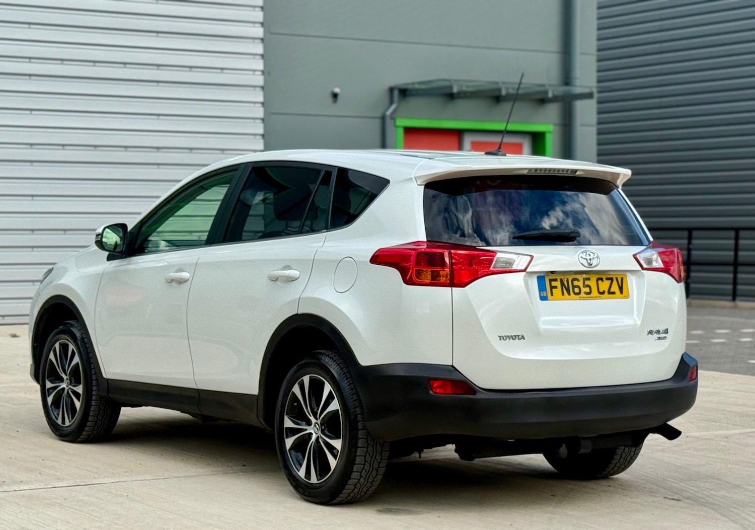Used Toyota RAV4 2015 for sale - 76334858: Photo 50