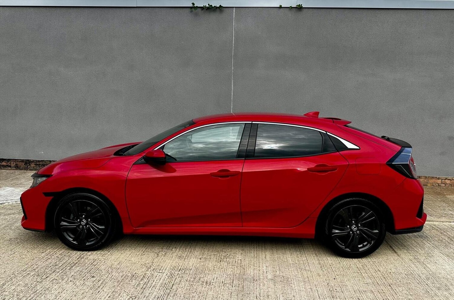 Used Honda Civic 2017 for sale - 77688991: Photo 17