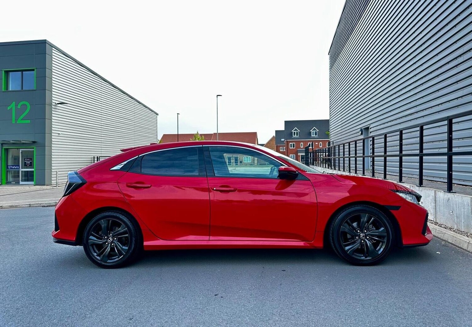 Used Honda Civic 2017 for sale - 77688991: Photo 33
